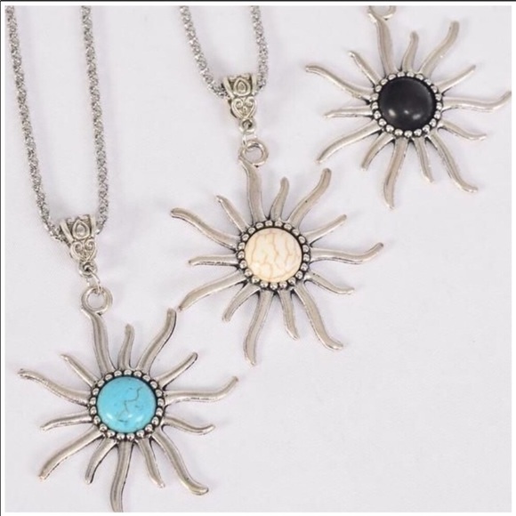 Jewelry - Silver Sun Howlite necklace